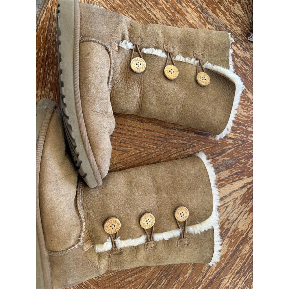 UGG Bailey Button Triplet Chestnut WOMENS Sheepskin Tall Boots Sz 5 S/N 1962